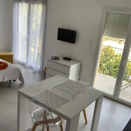 Studio Au Coeur Du Village De Poretto * Brando